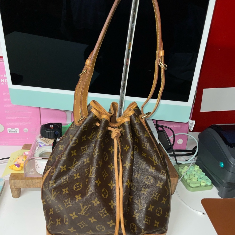 Louis Vuitton
Noe Handbag Monogram Canvas Large